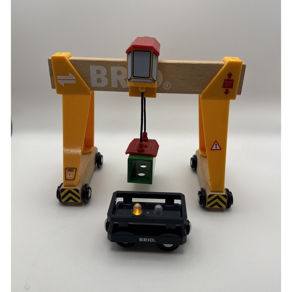 Brio World Wooden Gantry Crane & Magnetic cargo VG Condition